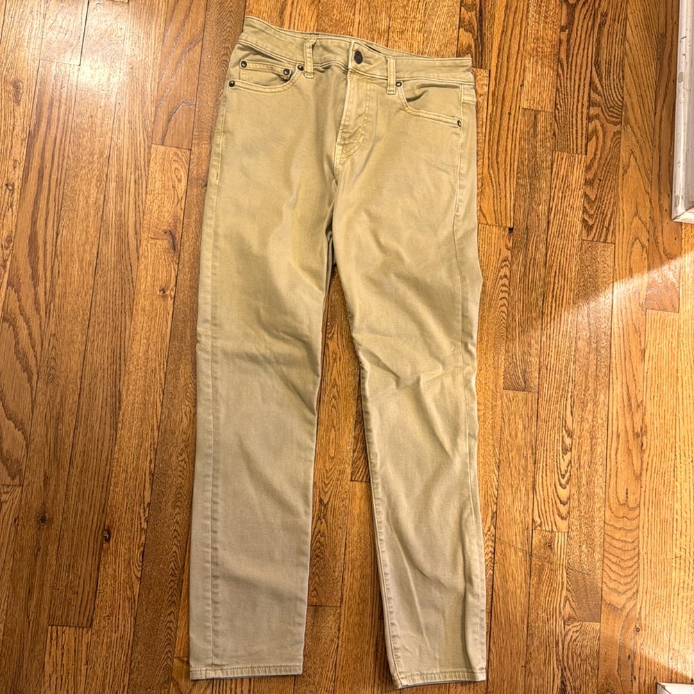 Men’s EXPRESS khaki pants. Size Slim 28x30.  Excellent Condition.